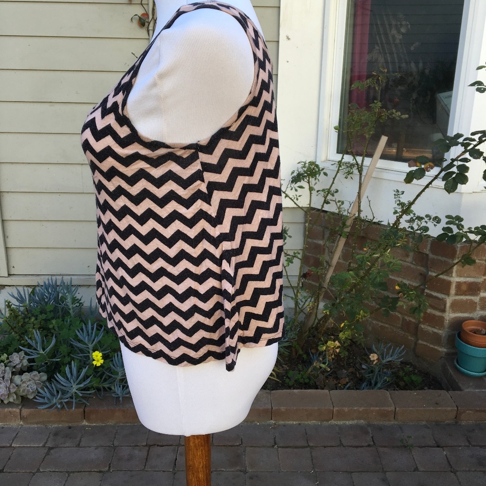 Kate Collection	Small	Brown/Black Chevron Pattern - Picture 2 of 7